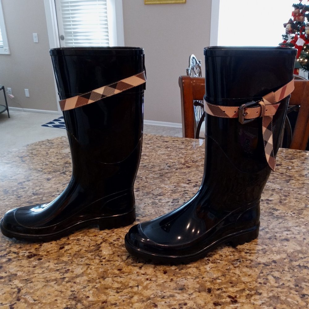 Burberry Rain Boots Size 9